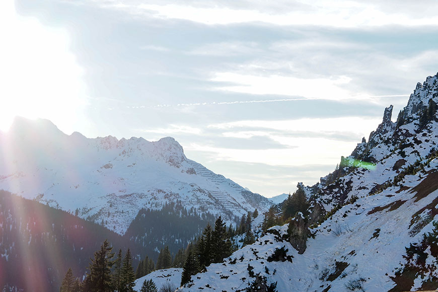 Live is great. Stay alive.