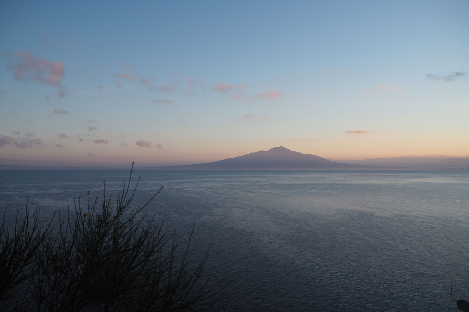 Sonne satt am Golf von Neapel