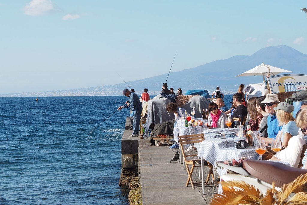 Sonne satt am Golf von Neapel