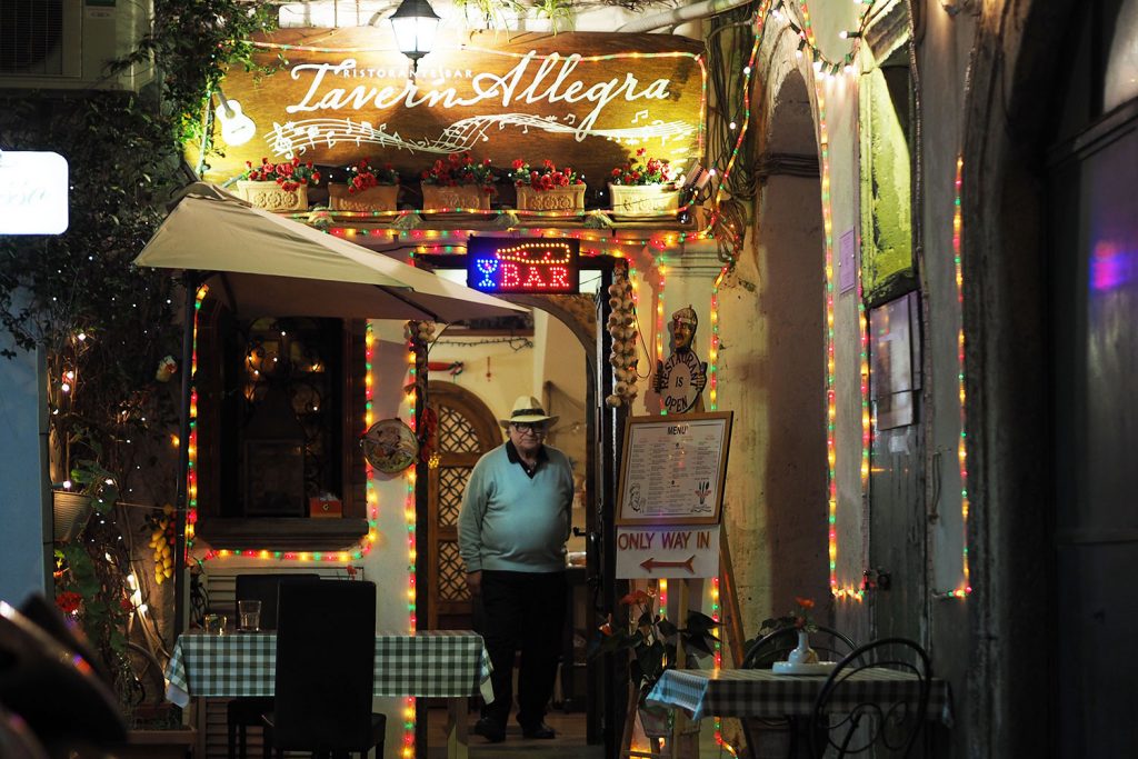 Sonne satt am Golf von Neapel