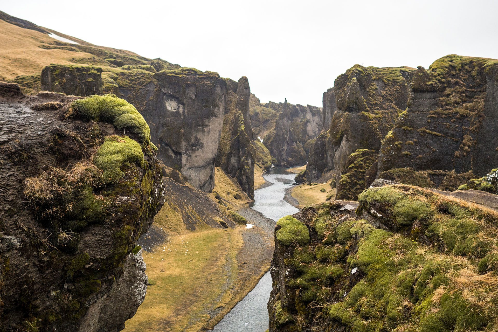 Island im Winter – von wilden Fällen und leisen Wassern
