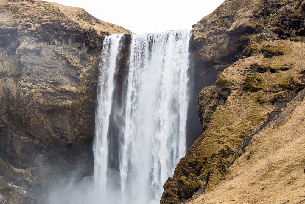 Island im Winter – von wilden Fällen und leisen Wassern