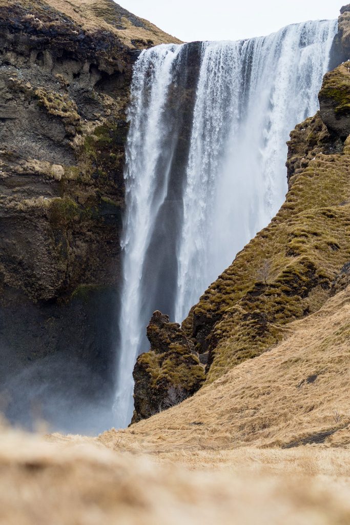 Island im Winter – von wilden Fällen und leisen Wassern