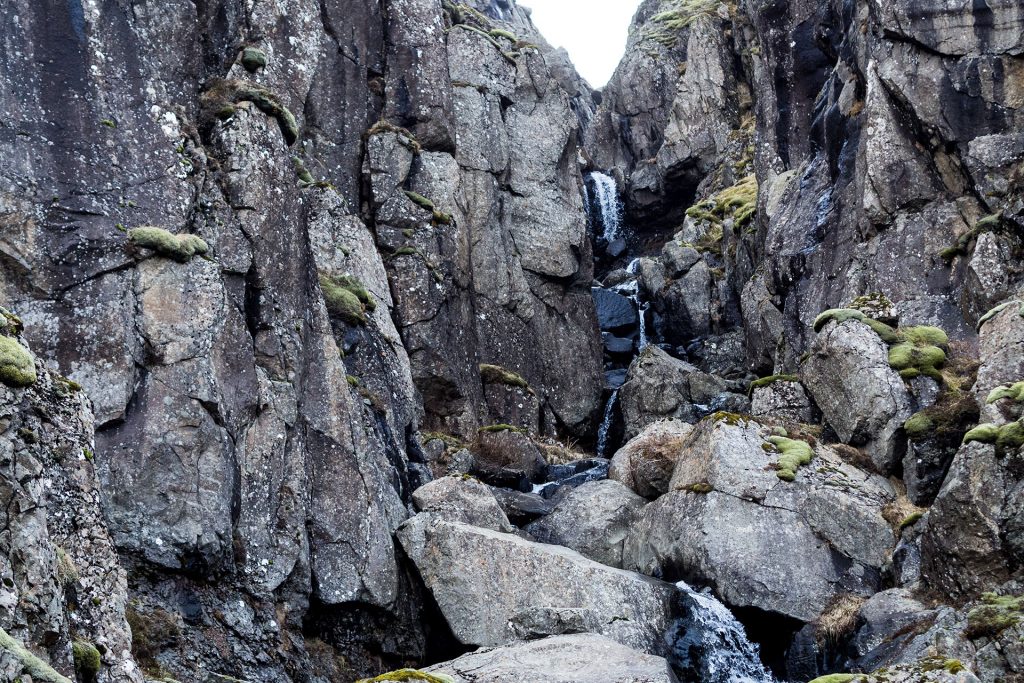 Island im Winter – von wilden Fällen und leisen Wassern