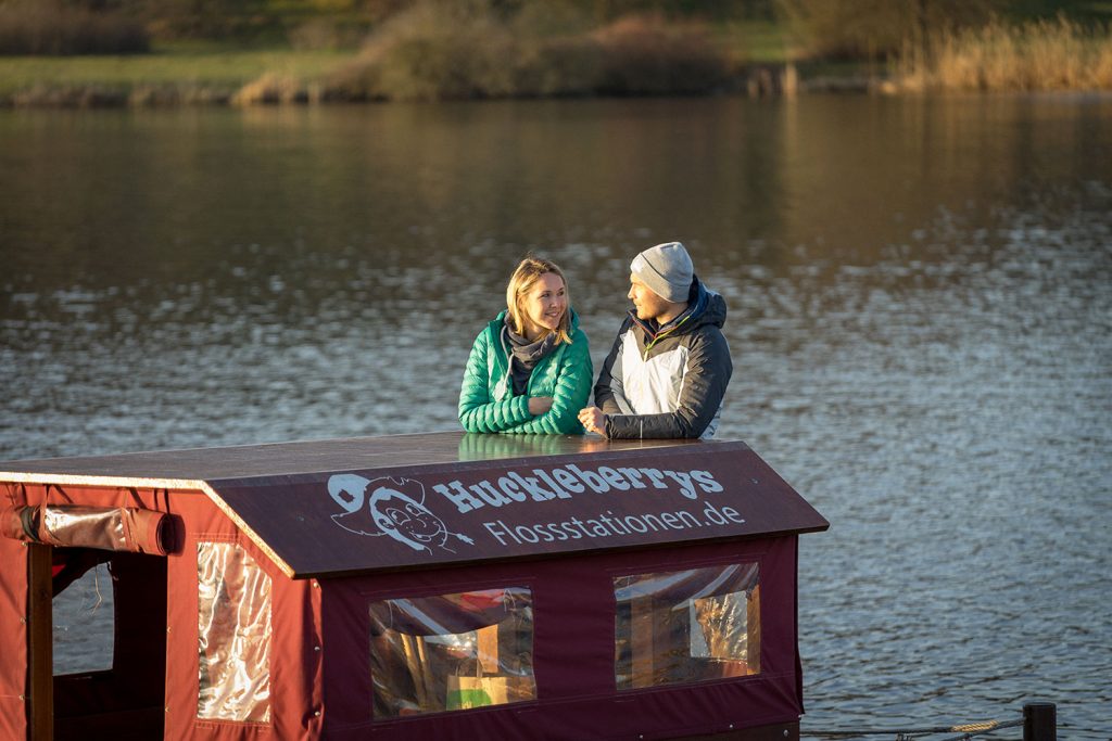 Mit dem Floß durch die Nacht – ein Microadventure