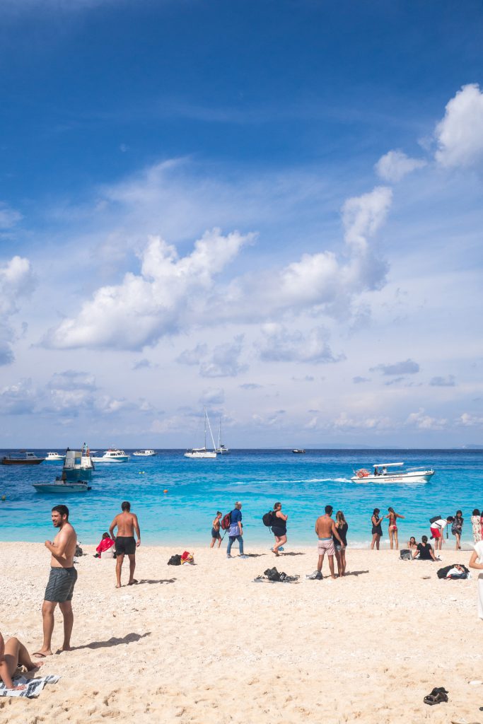 Mit dem Schiff zum Schiff – auf Zakynthos