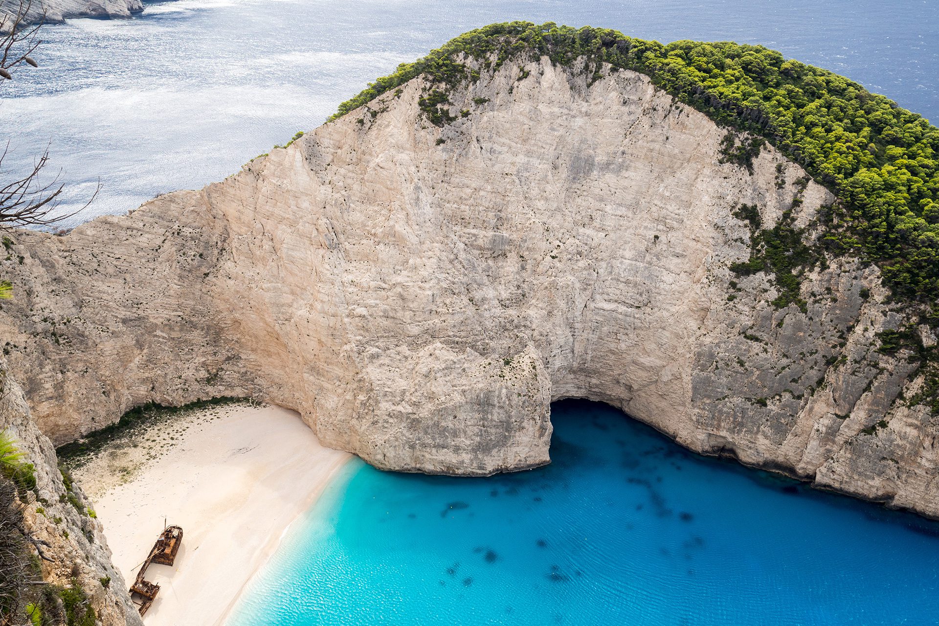 Mit dem Schiff zum Schiff – auf Zakynthos