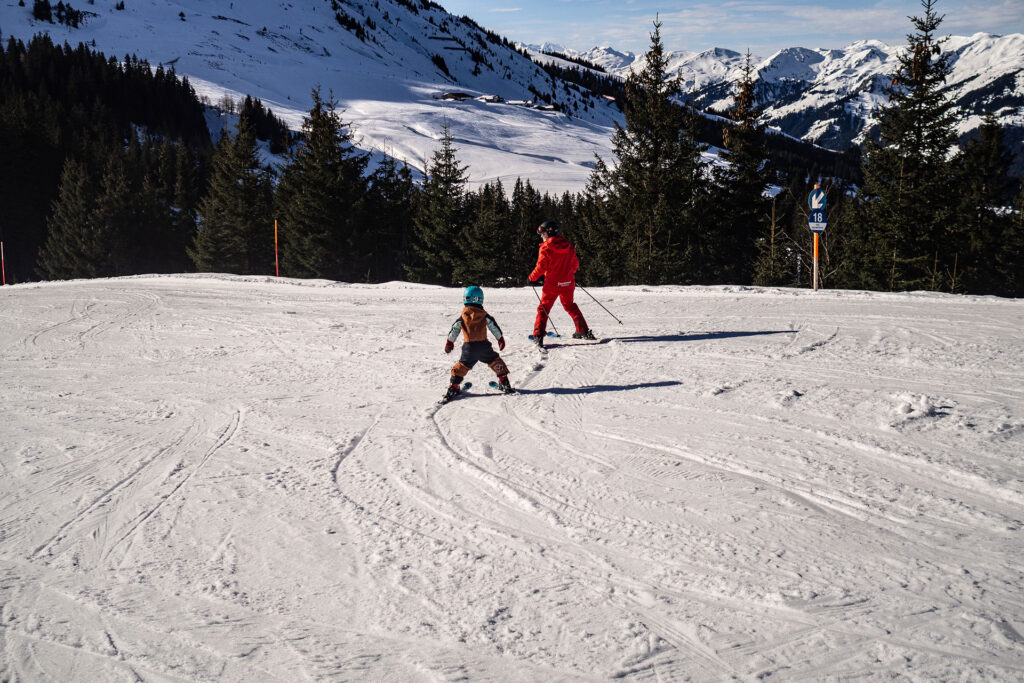 Von schnellen Kufen und klappernden Hufen – Familienzeit im Brixental