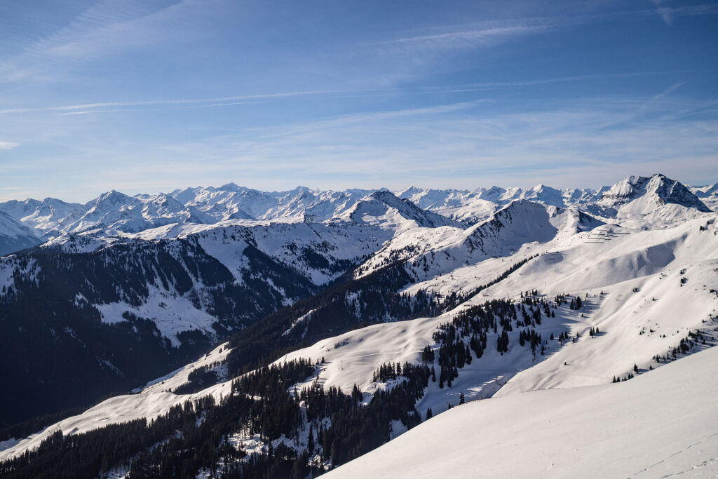 Von schnellen Kufen und klappernden Hufen – Familienzeit im Brixental