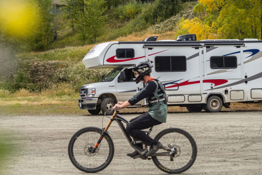 Kanadas Westen – von springenden Lachsen & fliegenden Äxten