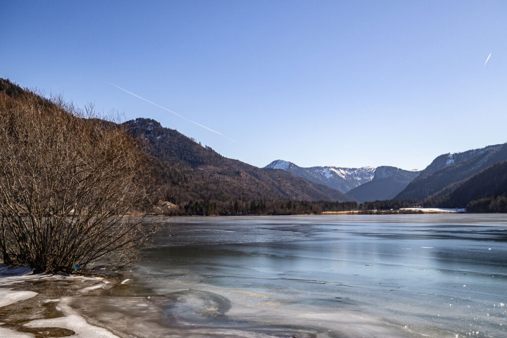 Hinterm See geht’s weiter…