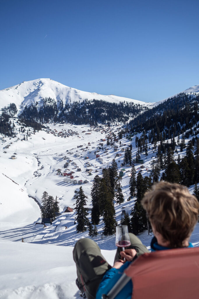 Into the Pow – Catskiing in Georgien