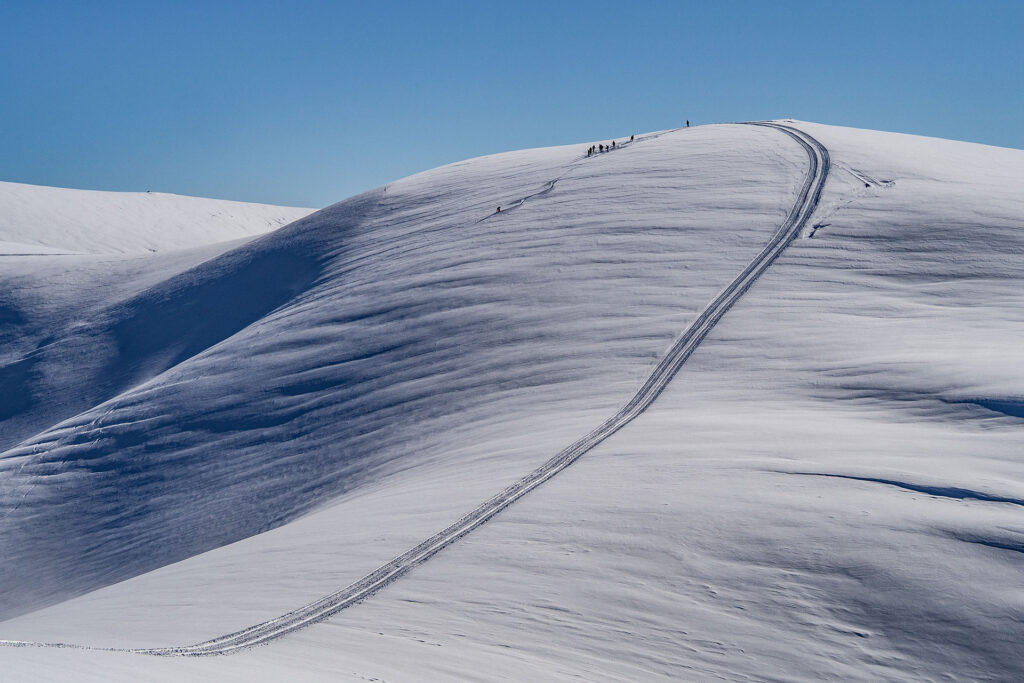 Into the Pow – Catskiing in Georgien