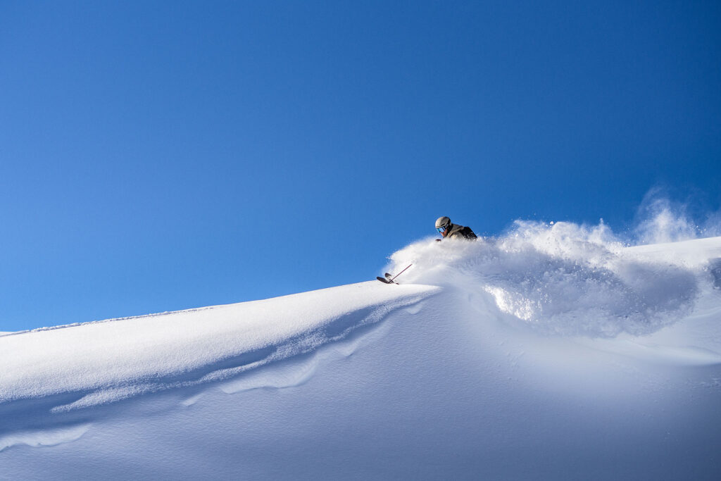 Into the Pow – Catskiing in Georgien