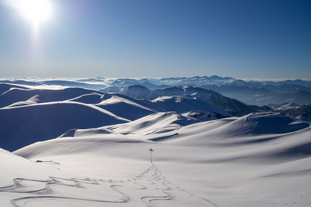 Into the Pow – Catskiing in Georgien