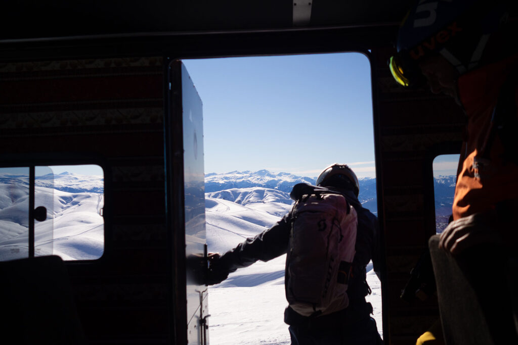 Into the Pow – Catskiing in Georgien