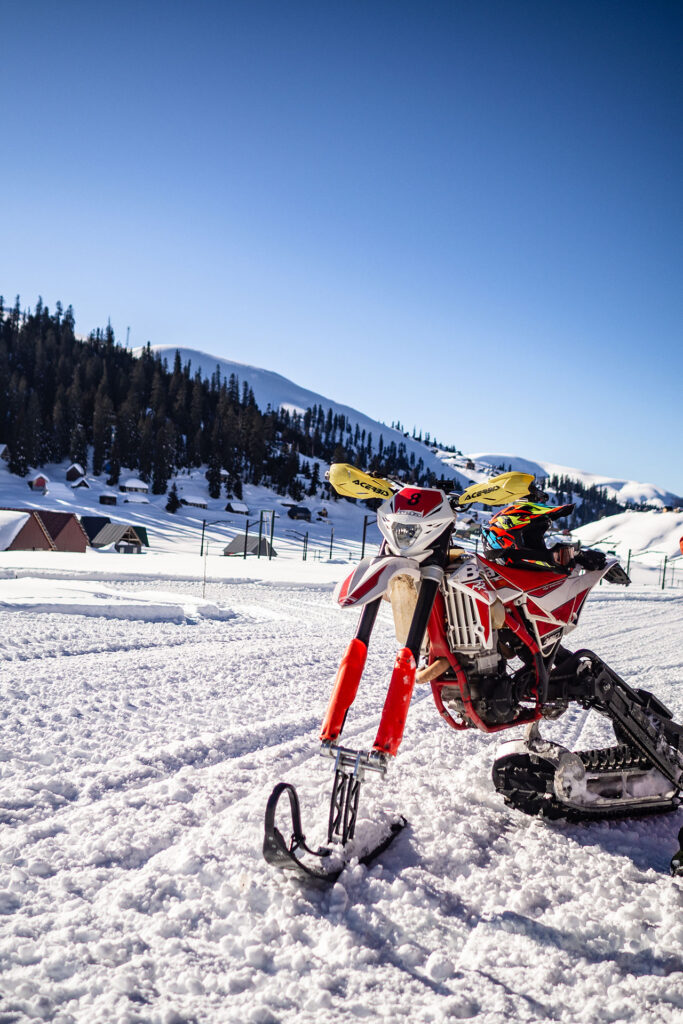 Into the Pow – Catskiing in Georgien