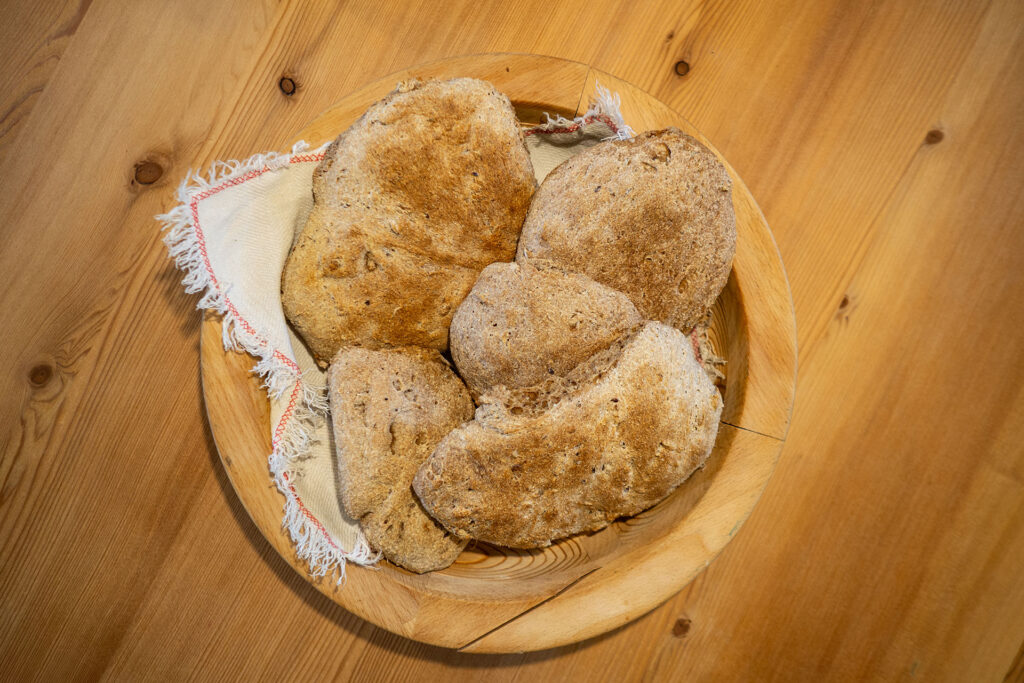 Zwischen Kuhstall und Gipfelglück – Familiensommer mit dem Roten Hahn