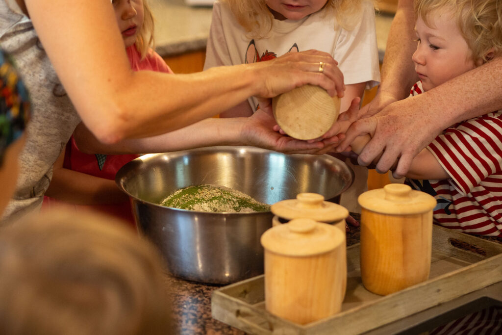 Zwischen Kuhstall und Gipfelglück – Familiensommer mit dem Roten Hahn