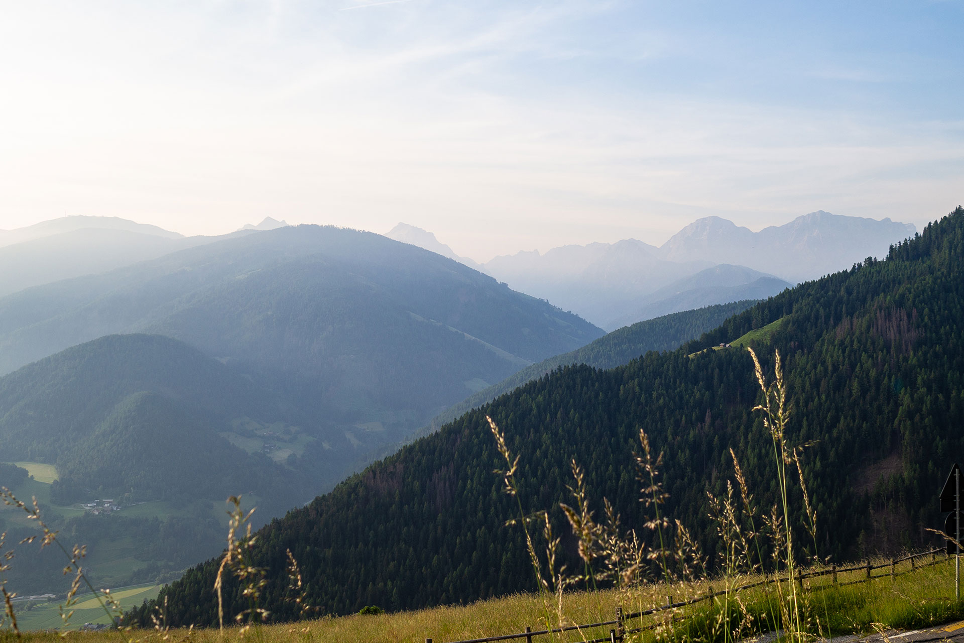 Zwischen Kuhstall und Gipfelglück – Familiensommer mit dem Roten Hahn