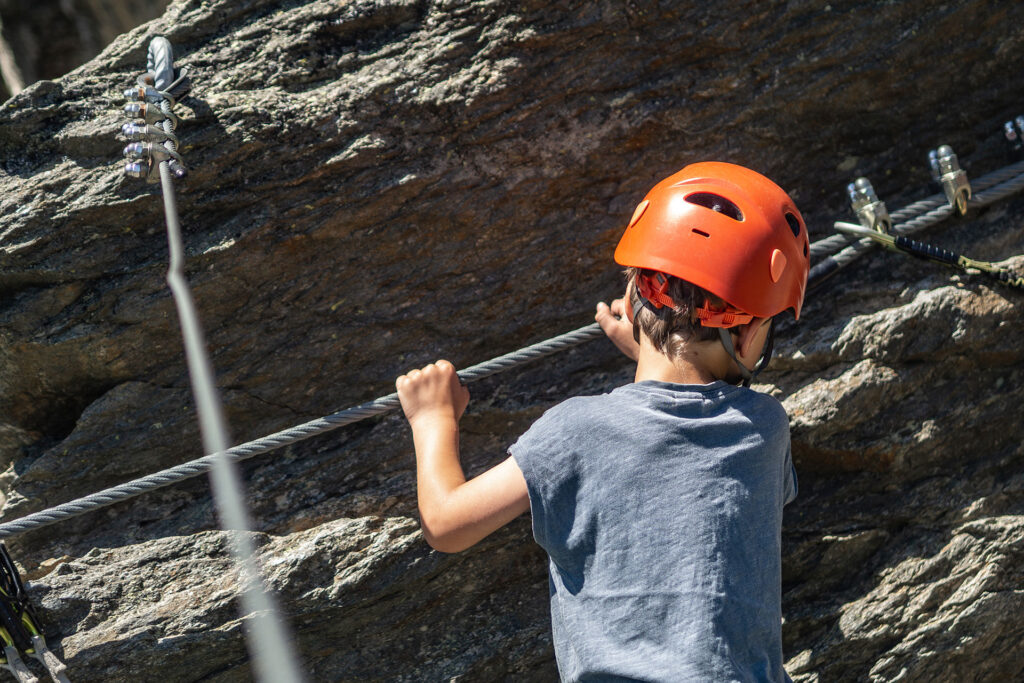 Zwischen Kuhstall und Gipfelglück – Familiensommer mit dem Roten Hahn