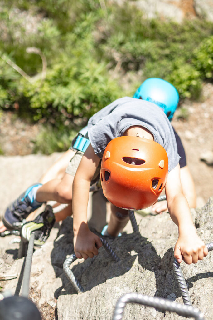 Zwischen Kuhstall und Gipfelglück – Familiensommer mit dem Roten Hahn