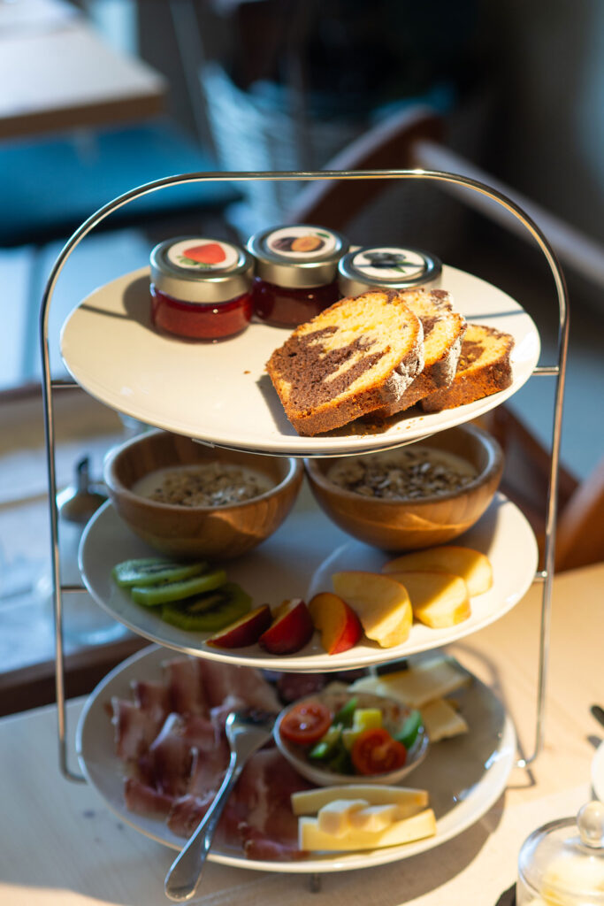 Zwischen Kuhstall und Gipfelglück – Familiensommer mit dem Roten Hahn