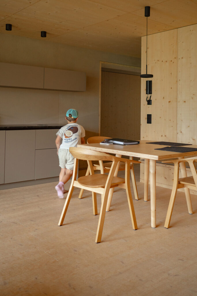 Zwischen Kuhstall und Gipfelglück – Familiensommer mit dem Roten Hahn